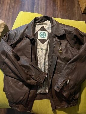 Burka’s bay xl leather jacket.